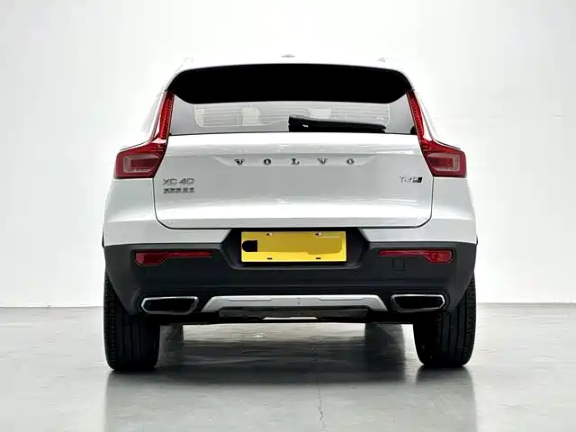 Volvo XC40 2020 — фото 8
