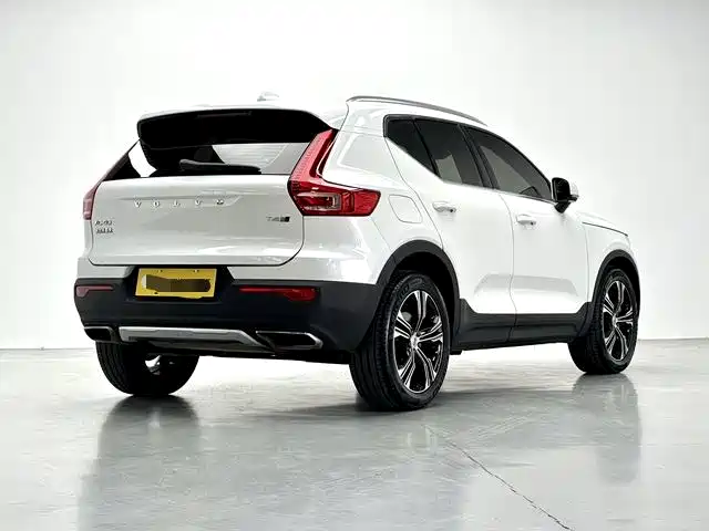 Volvo XC40 2020 — фото 9