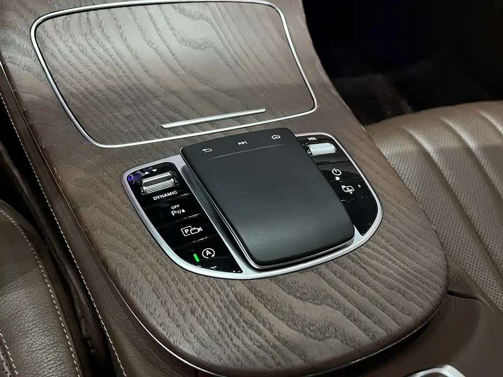 Mercedes-Benz E-Class 2020 — фото 17