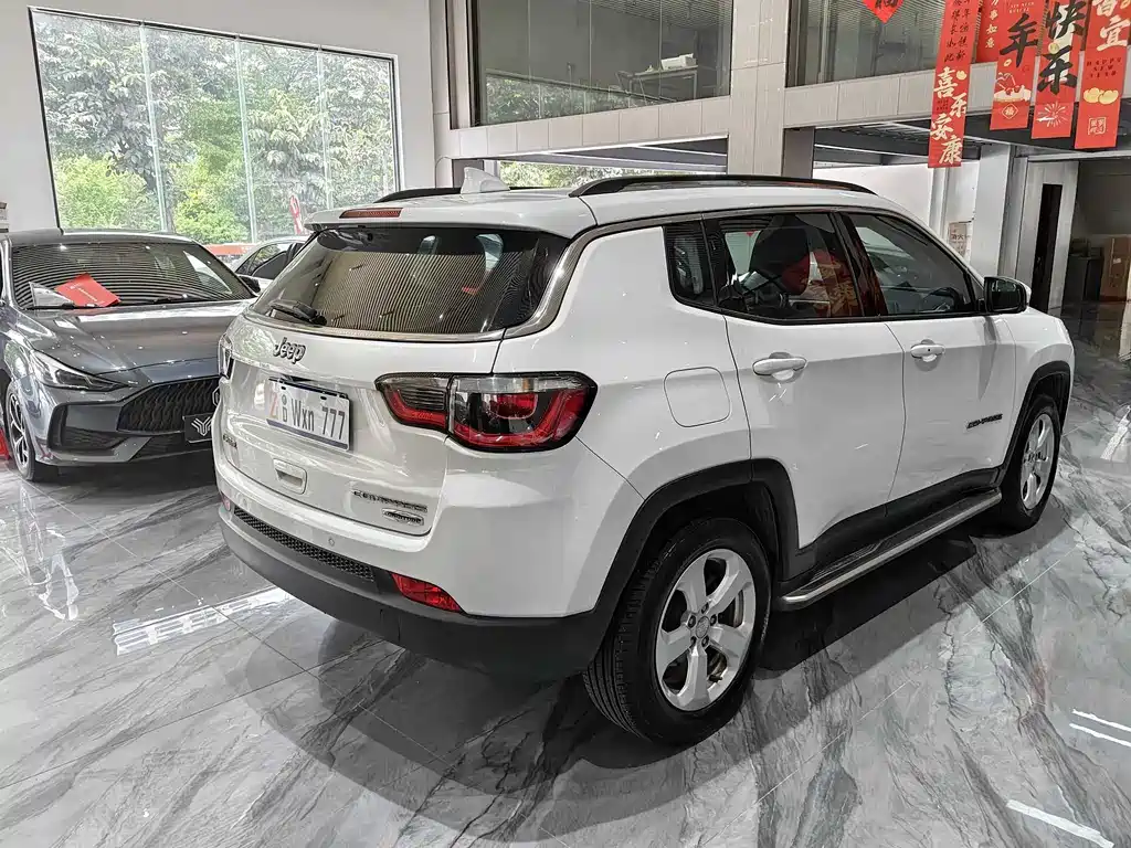 Jeep Compass 2017 — фото 28
