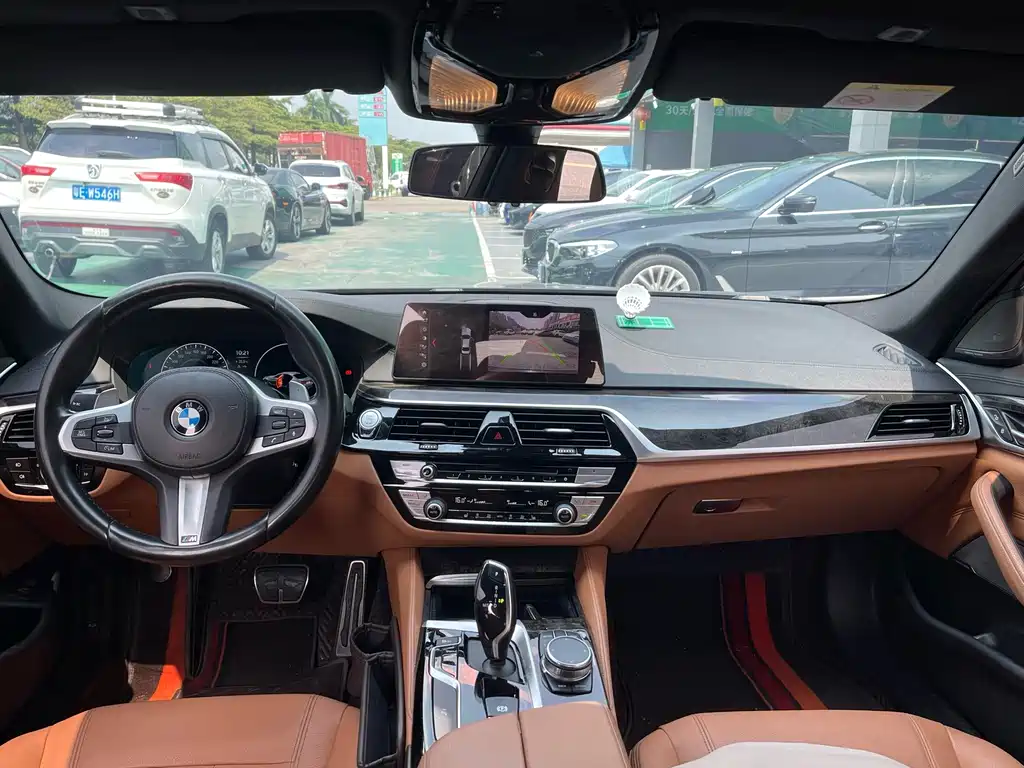 BMW 5 Series 2018 — фото 9