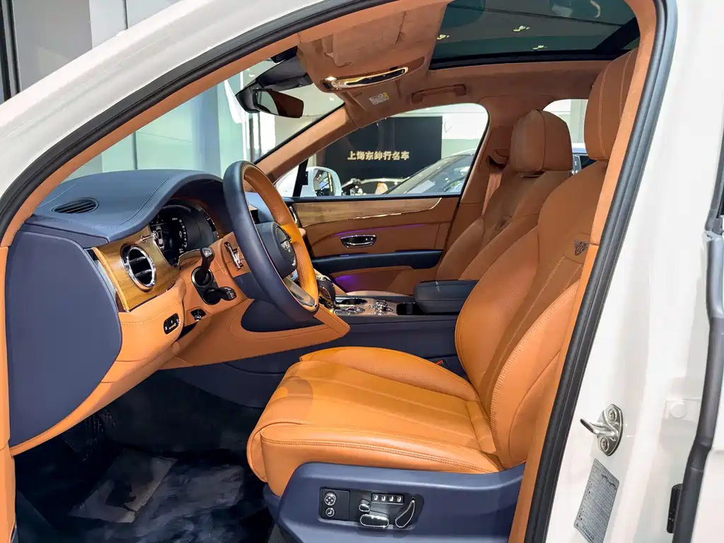 Bentley Bentayga 2025 — фото 13