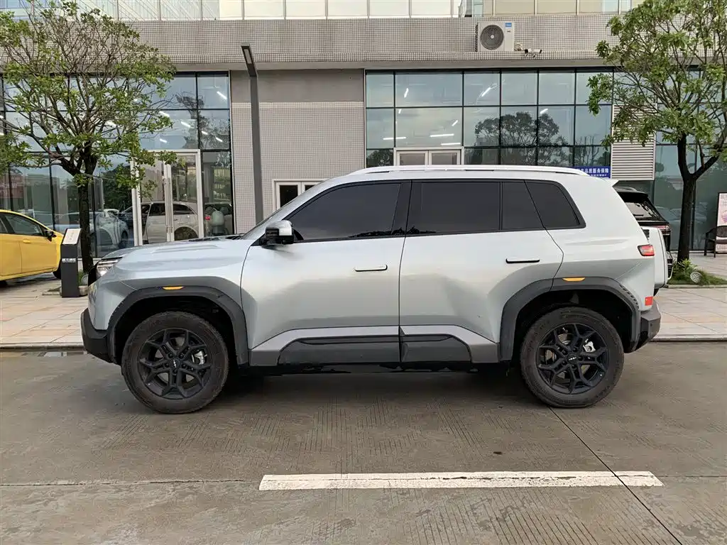 Fang Cheng Bao Titanium 3 2025