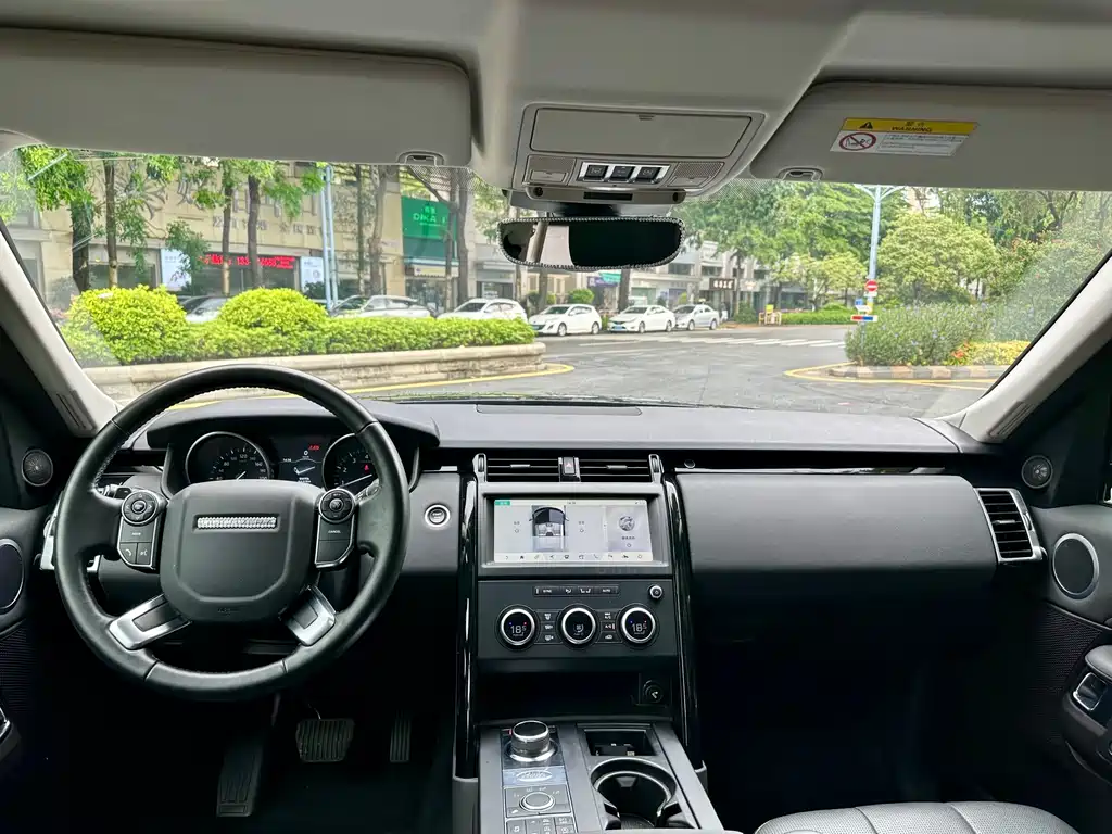 Land Rover Discovery 2018 — фото 17