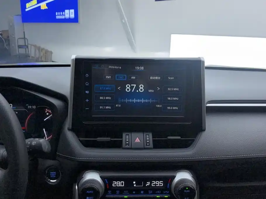 Toyota RAV4 2020 — фото 13