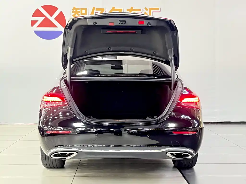 Mercedes-Benz E-Class 2022 — фото 11