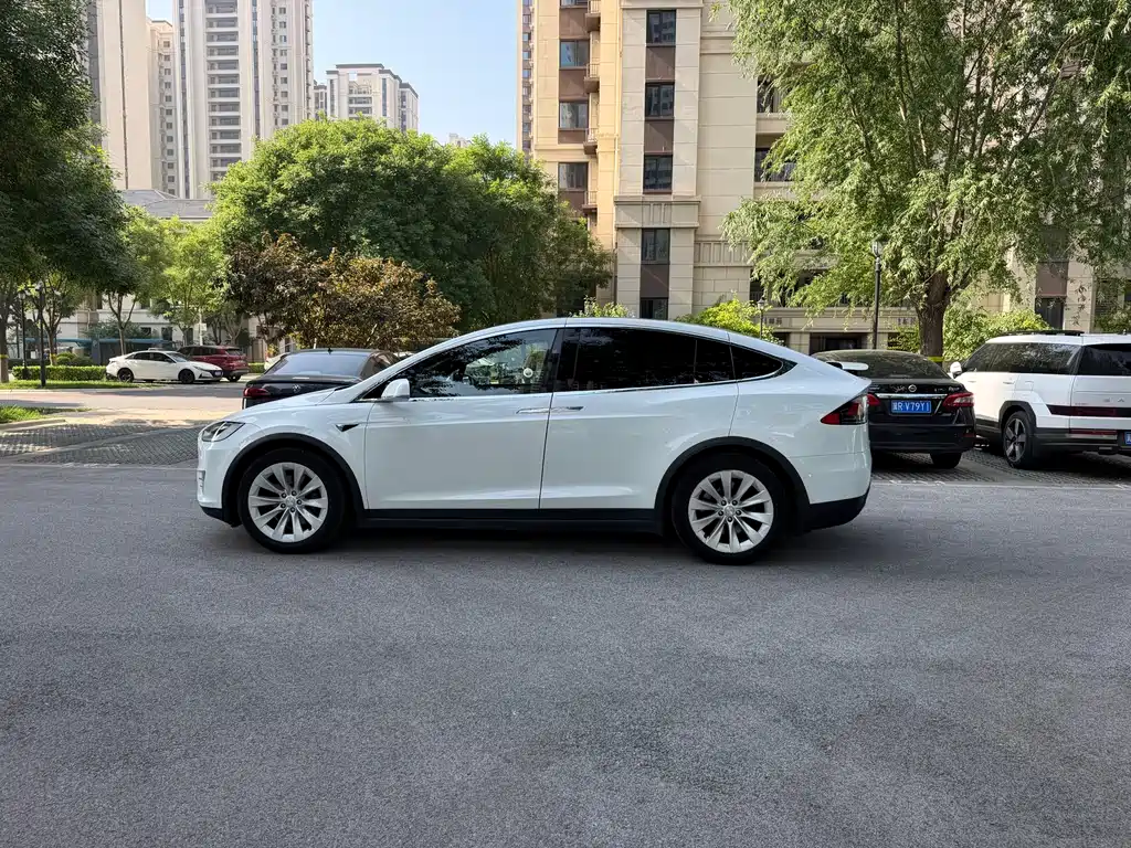 Tesla Model X 2017 — фото 7