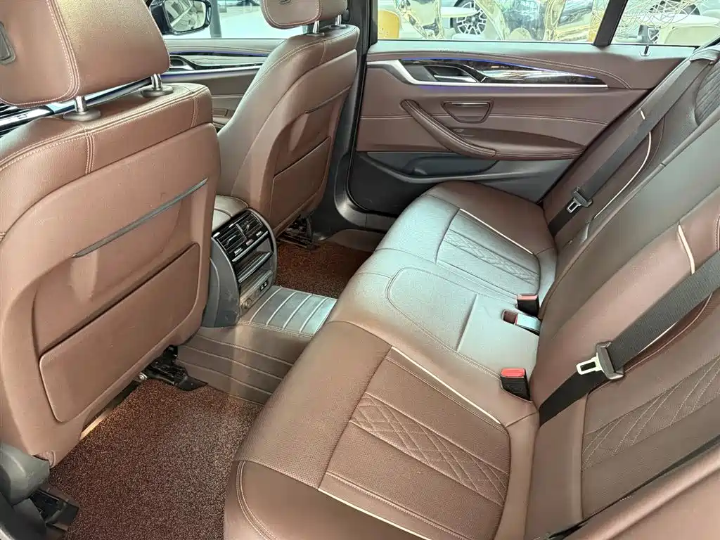 BMW 5 Series 2021 — фото 13