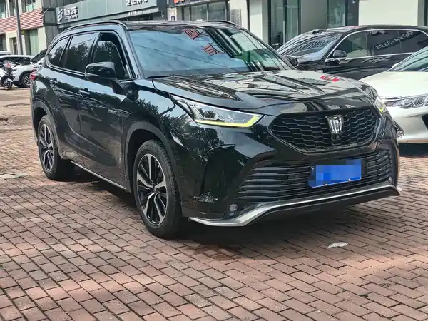 Toyota Crown Kluger 2022