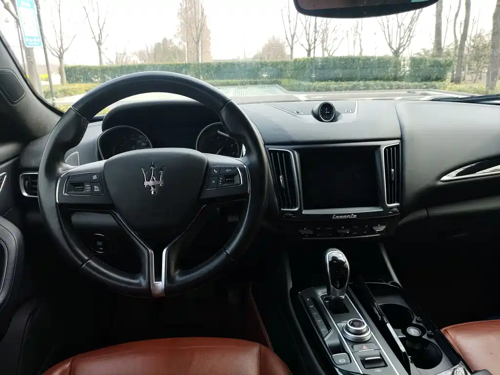 Maserati Levante 2017 — фото 8