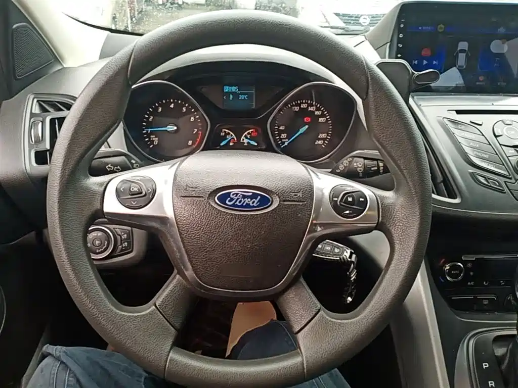 Ford Kuga 2015 — фото 11