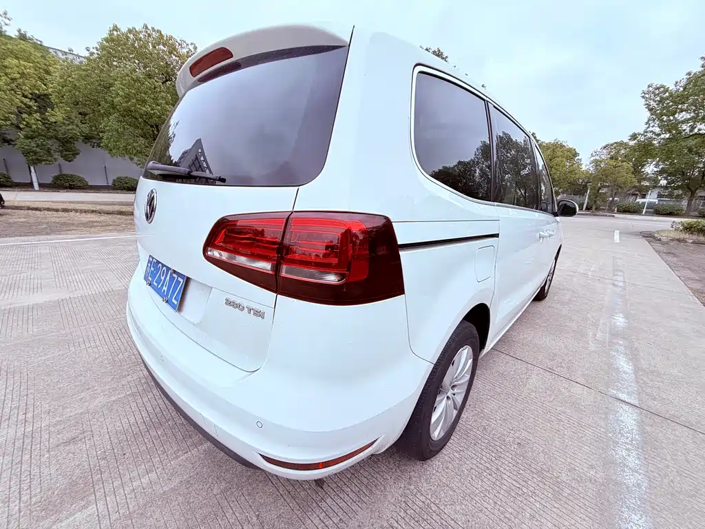 Volkswagen Sharan 2017 — фото 12