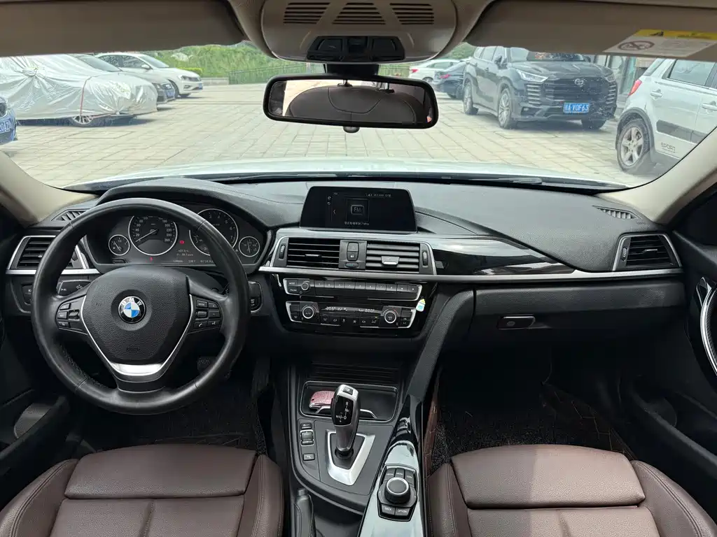 BMW 3 Series 2018 — фото 6