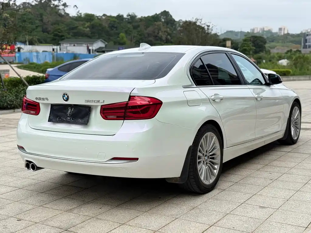 BMW 3 Series 2018 — фото 7