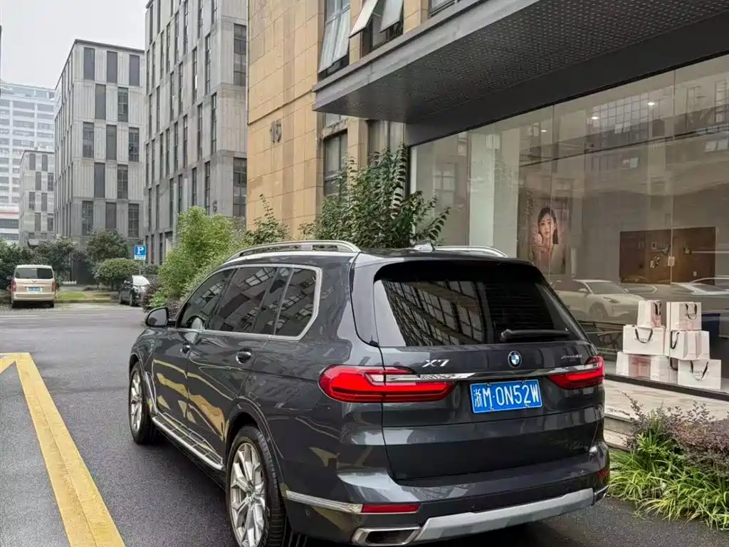BMW X7 2021