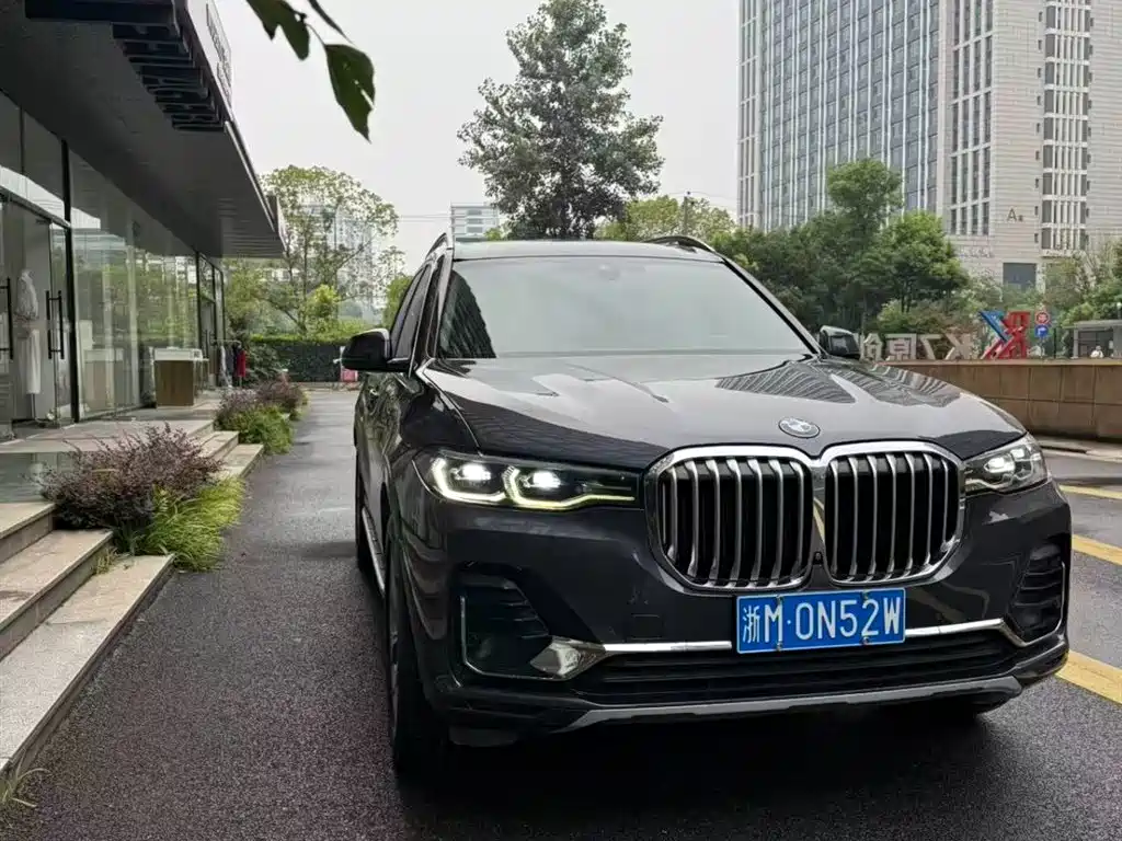 BMW X7 2021