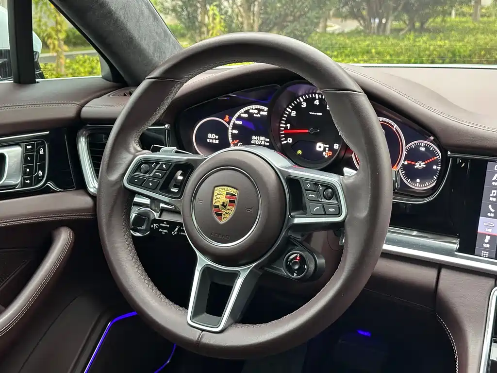 Porsche Panamera 2021 — фото 18