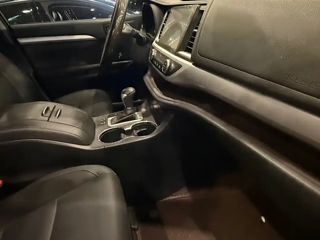 Toyota Highlander 2020 — фото 17