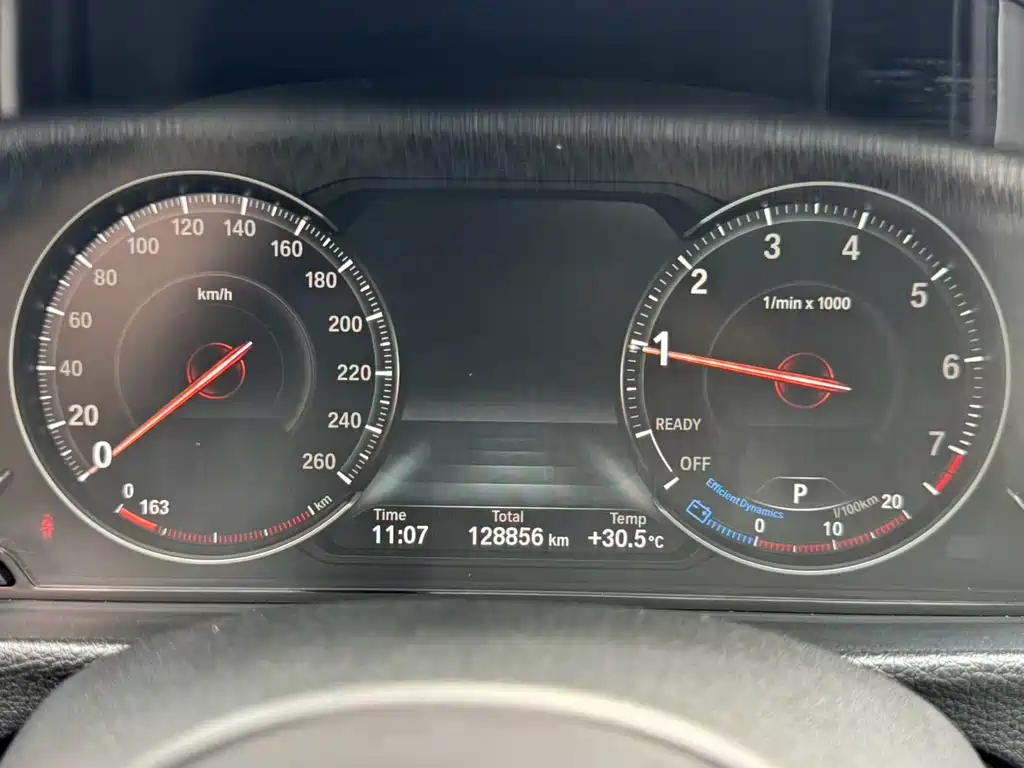 BMW 3 Series 2018 — фото 15