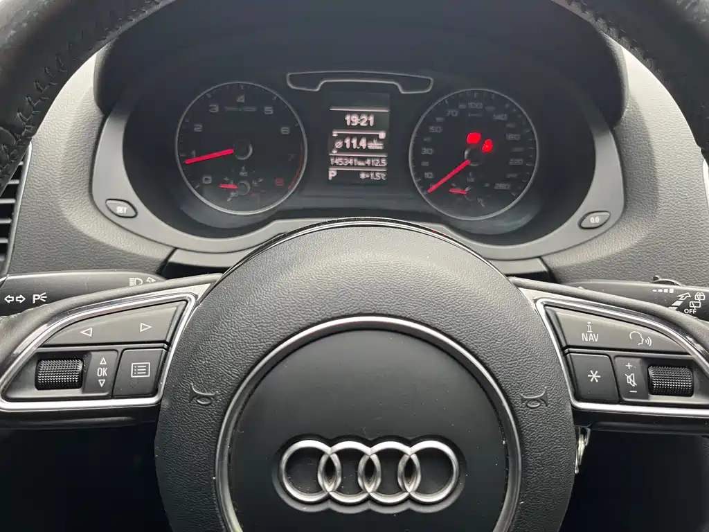 Audi Q3 2014 — фото 16
