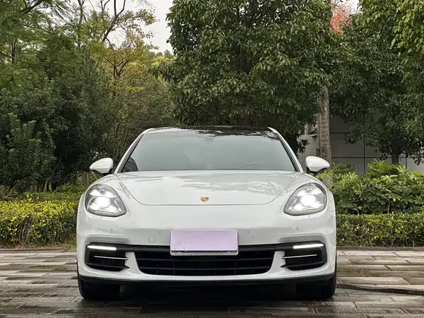 Porsche Panamera 2021