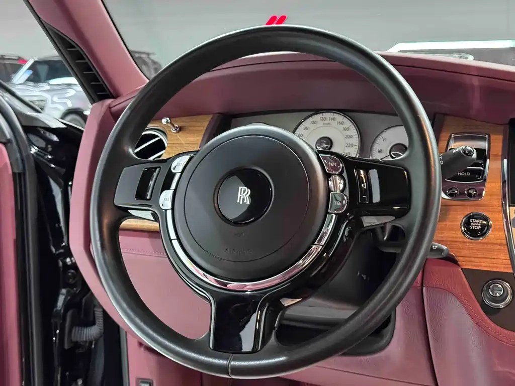 Rolls-Royce Ghost 2018 — фото 15