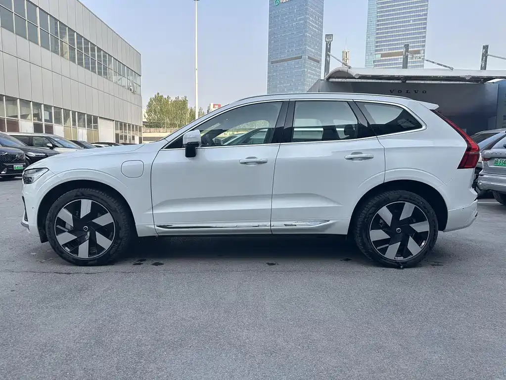 Volvo XC60 PHEV 2024 — фото 12