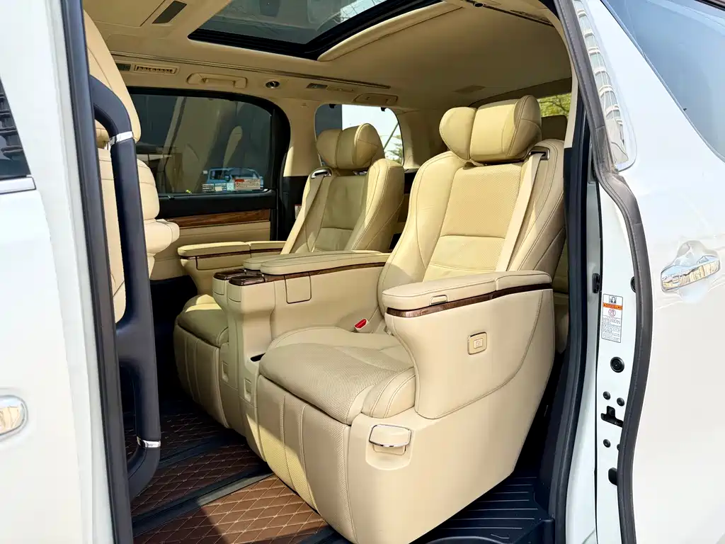 Toyota Alphard 2017 — фото 24