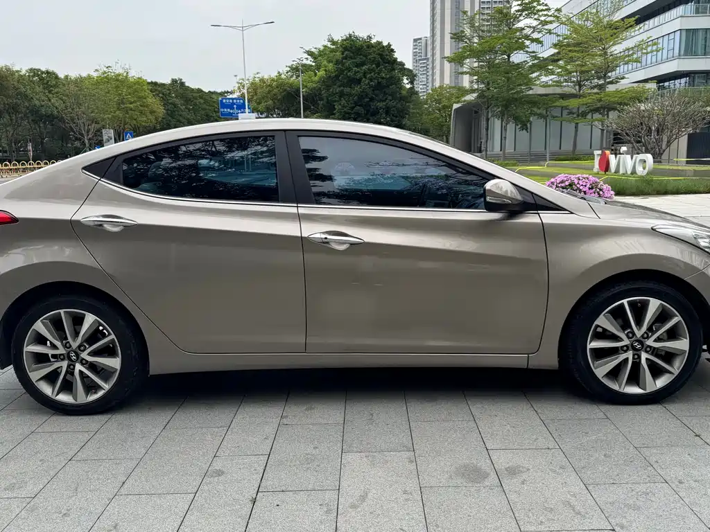 Hyundai Elantra 2016 — фото 22