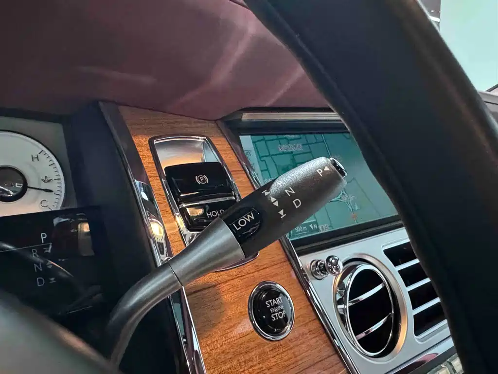 Rolls-Royce Ghost 2018 — фото 10