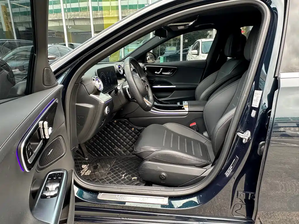 Mercedes-Benz C-Class 2023 — фото 3