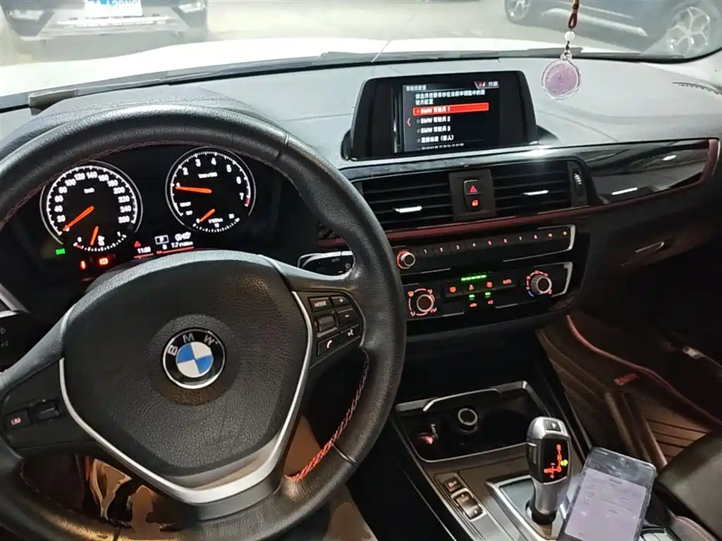 BMW 1 Series 2019 — фото 10