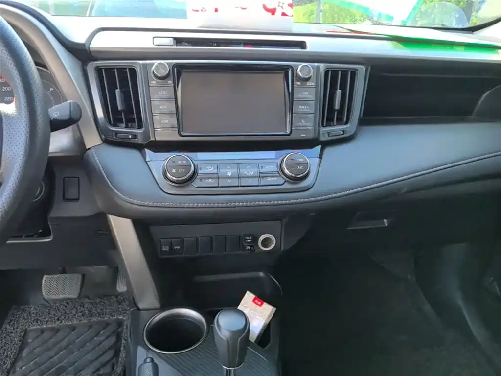 Toyota RAV4 2016 — фото 13