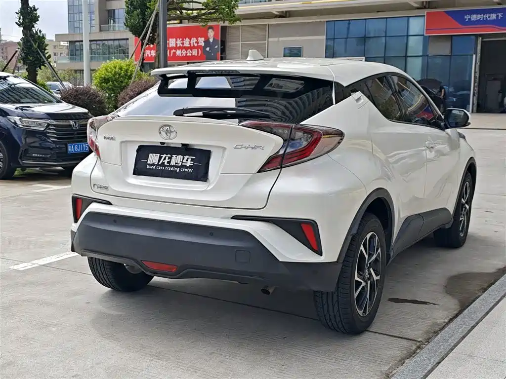 Toyota C-HR 2020 — фото 9