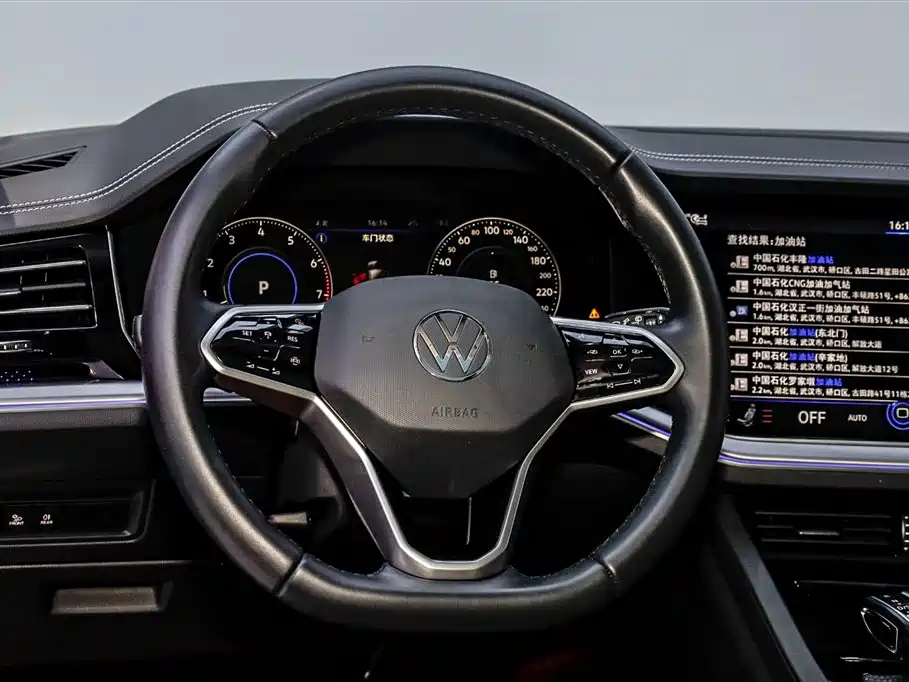 Volkswagen Touareg 2023 — фото 13