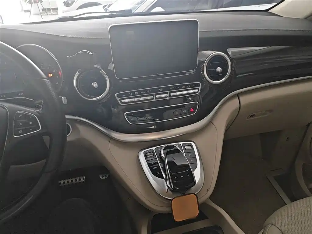 Mercedes-Benz V-Class 2018 — фото 19