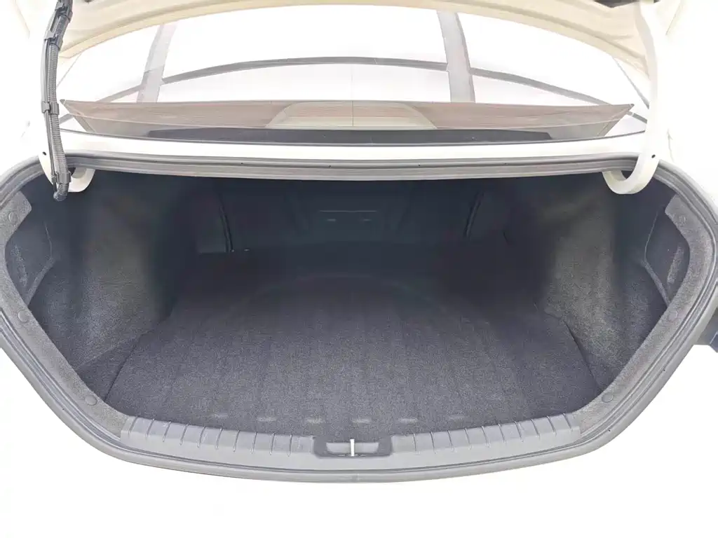 Hyundai Elantra 2018 — фото 13