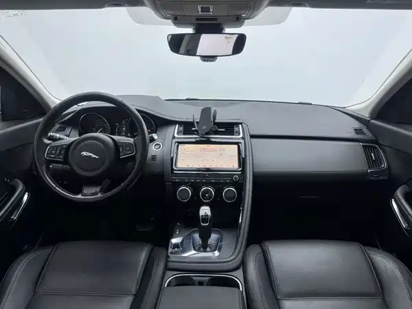 Jaguar E-PACE 2018