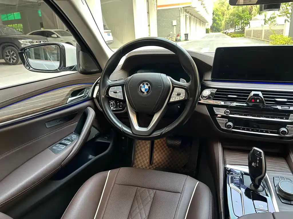 BMW 5 Series 2021 — фото 14