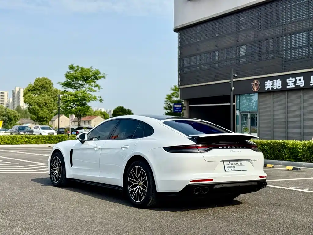 Porsche Panamera 2021