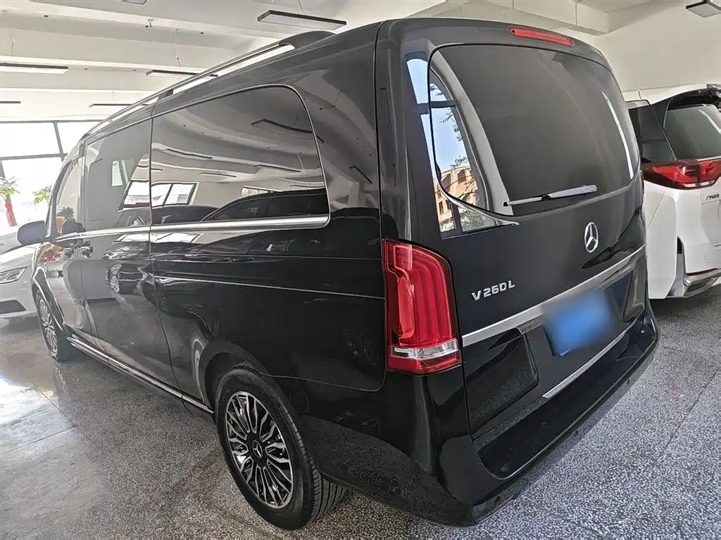 Mercedes-Benz V-Class 2018 — фото 11