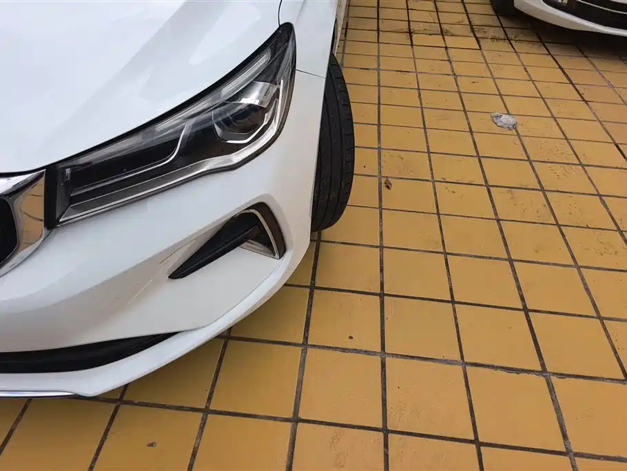 Geely Emgrand 2022