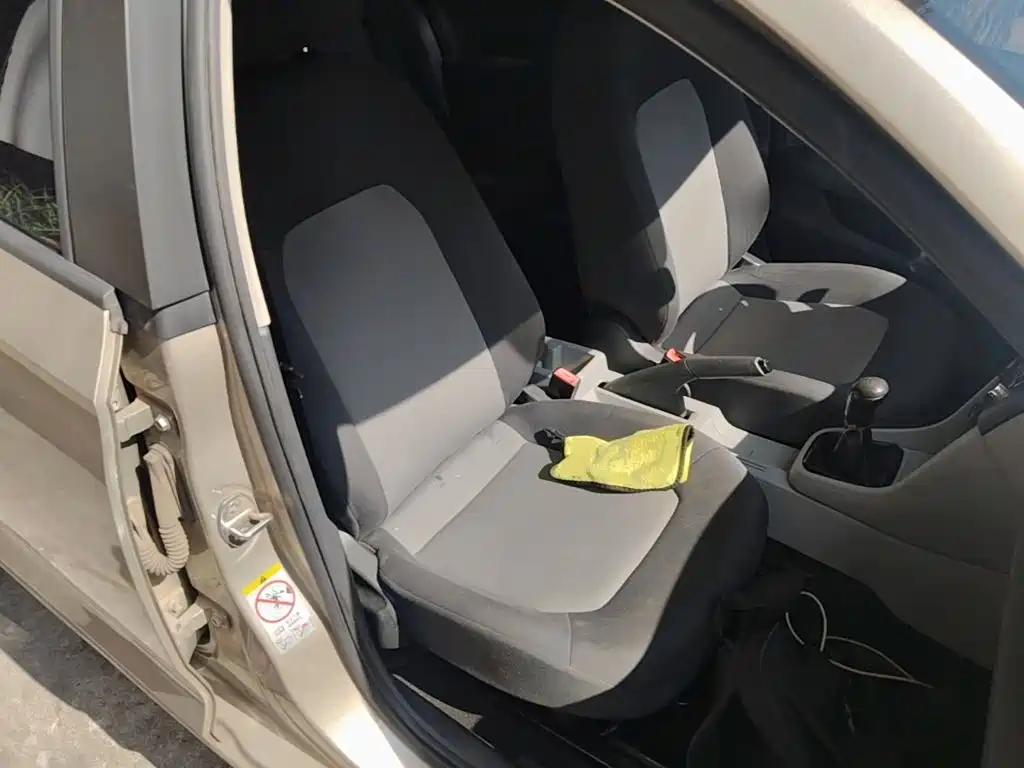 Skoda Rapid 2015 — фото 25
