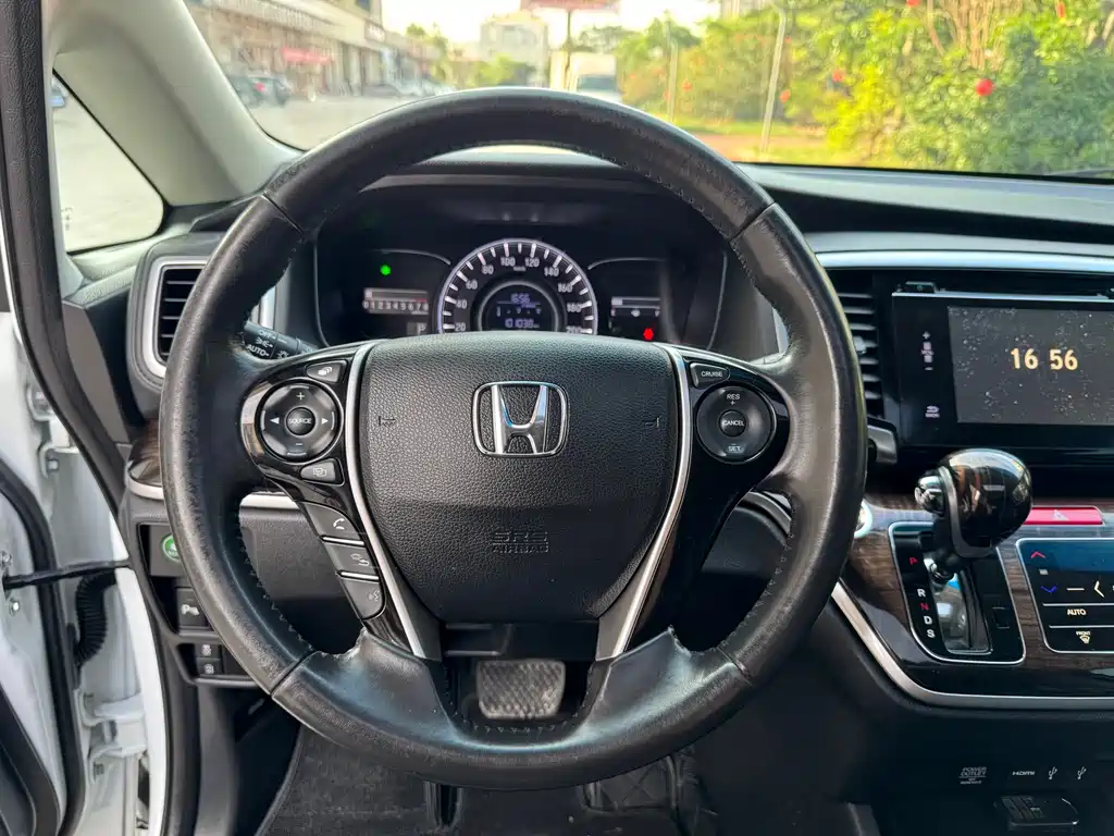 Honda Odyssey 2018 — фото 11