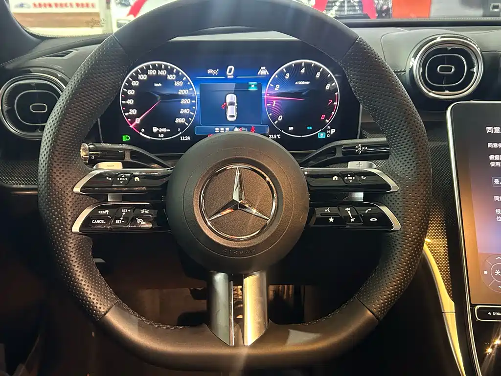 Mercedes-Benz C-Class 2025 — фото 11