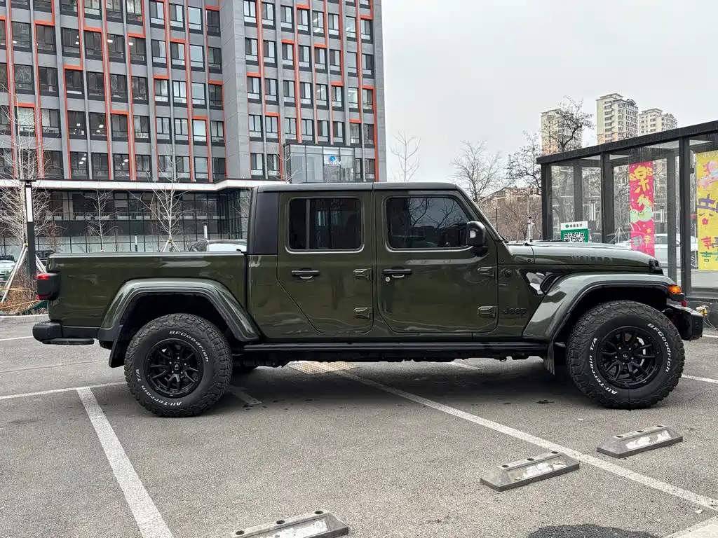 Jeep Gladiator 2023 — фото 7