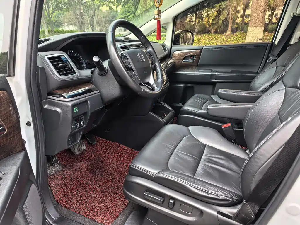 Honda Odyssey 2015 — фото 12