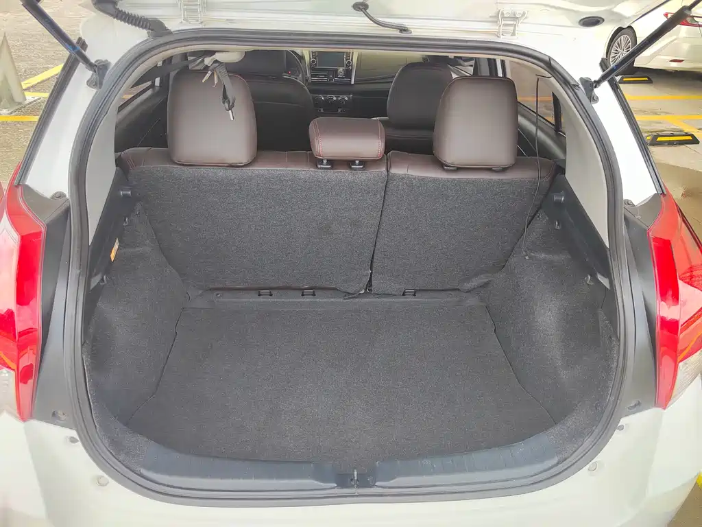 Toyota Yaris L 2016 — фото 17