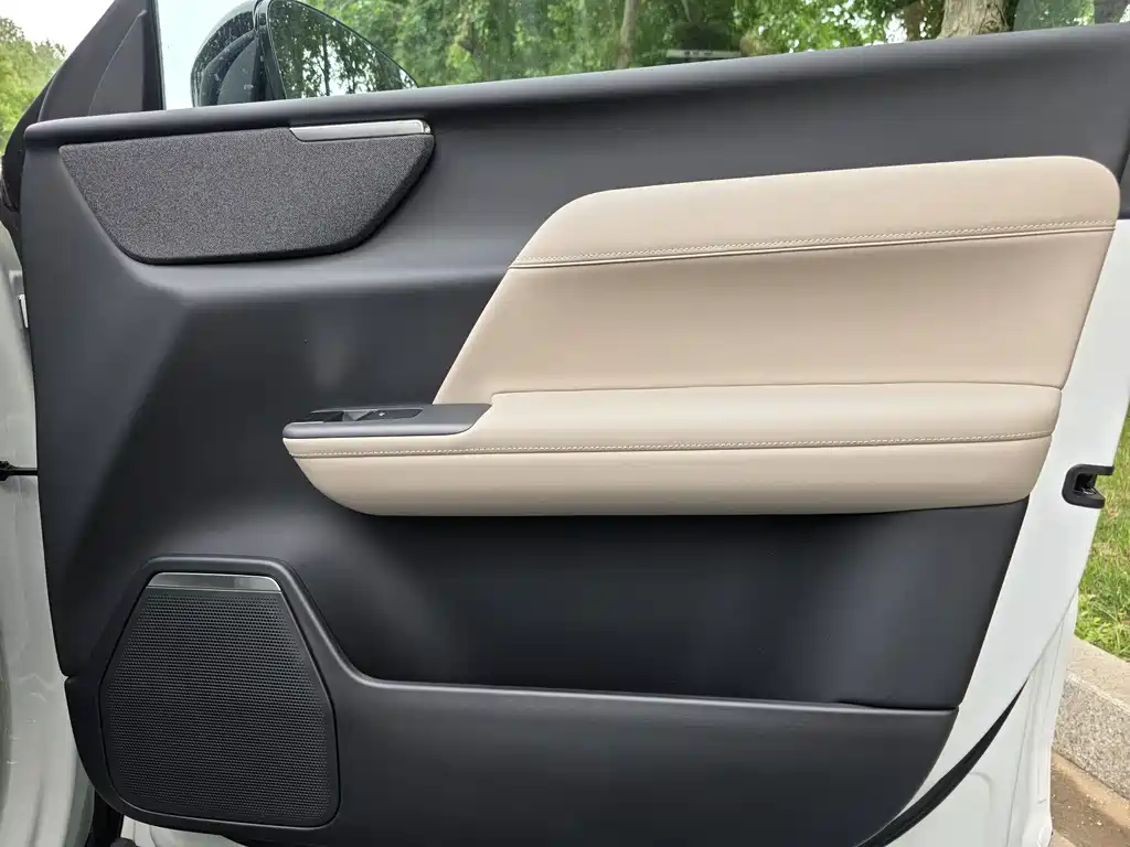 Volvo XC70 PHEV 2026 — фото 10