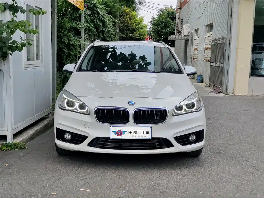 BMW 2 Series Station Wagon 2017 — фото 2